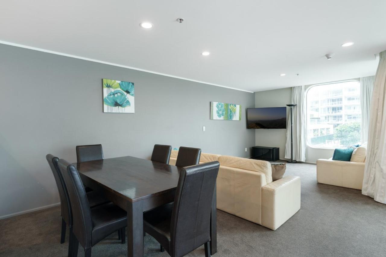 Oceanside Apartment With Garden Views Mount Maunganui Exterior photo