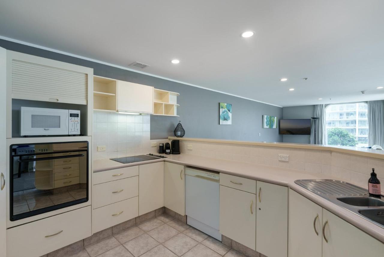 Oceanside Apartment With Garden Views Mount Maunganui Exterior photo