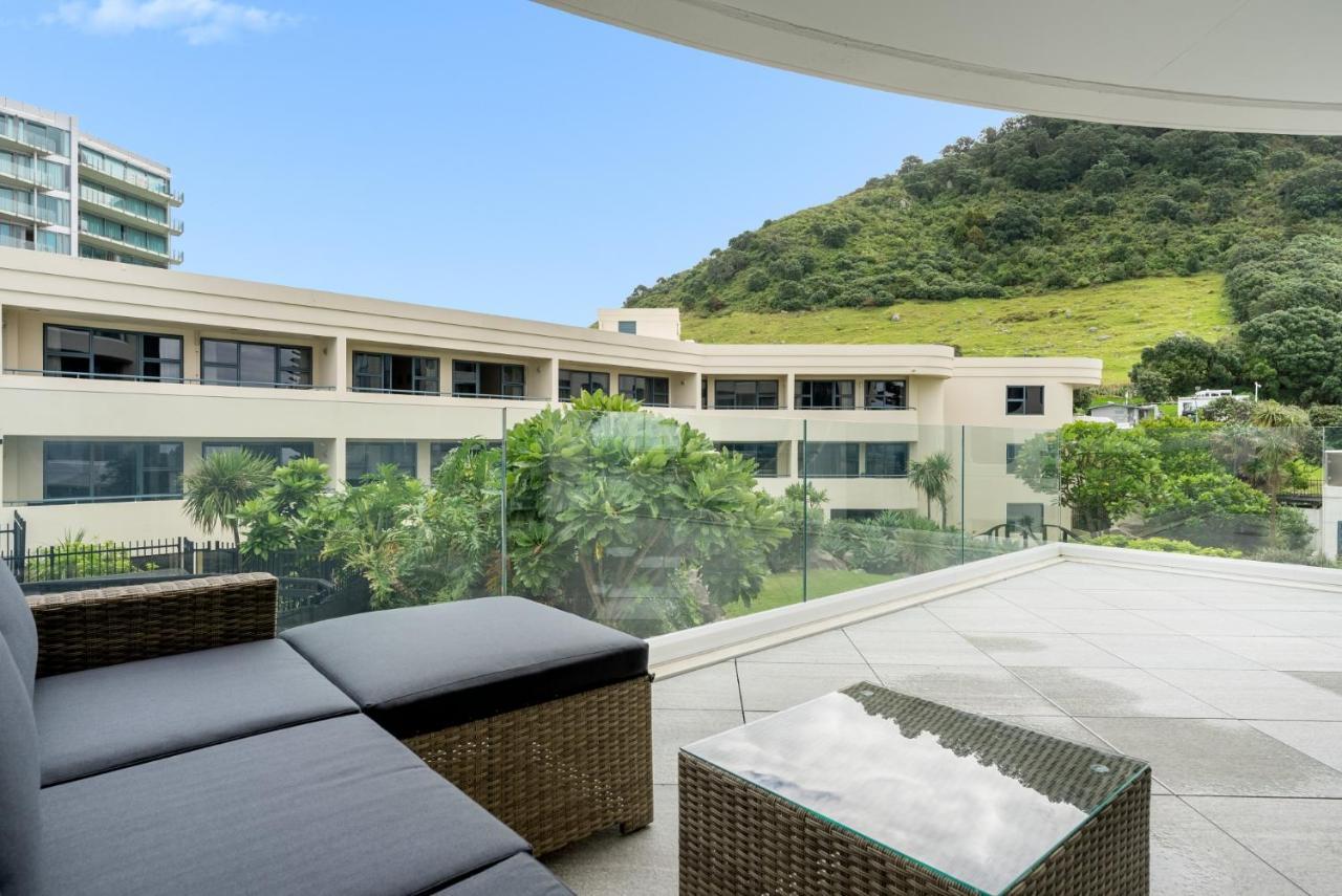Oceanside Apartment With Garden Views Mount Maunganui Exterior photo